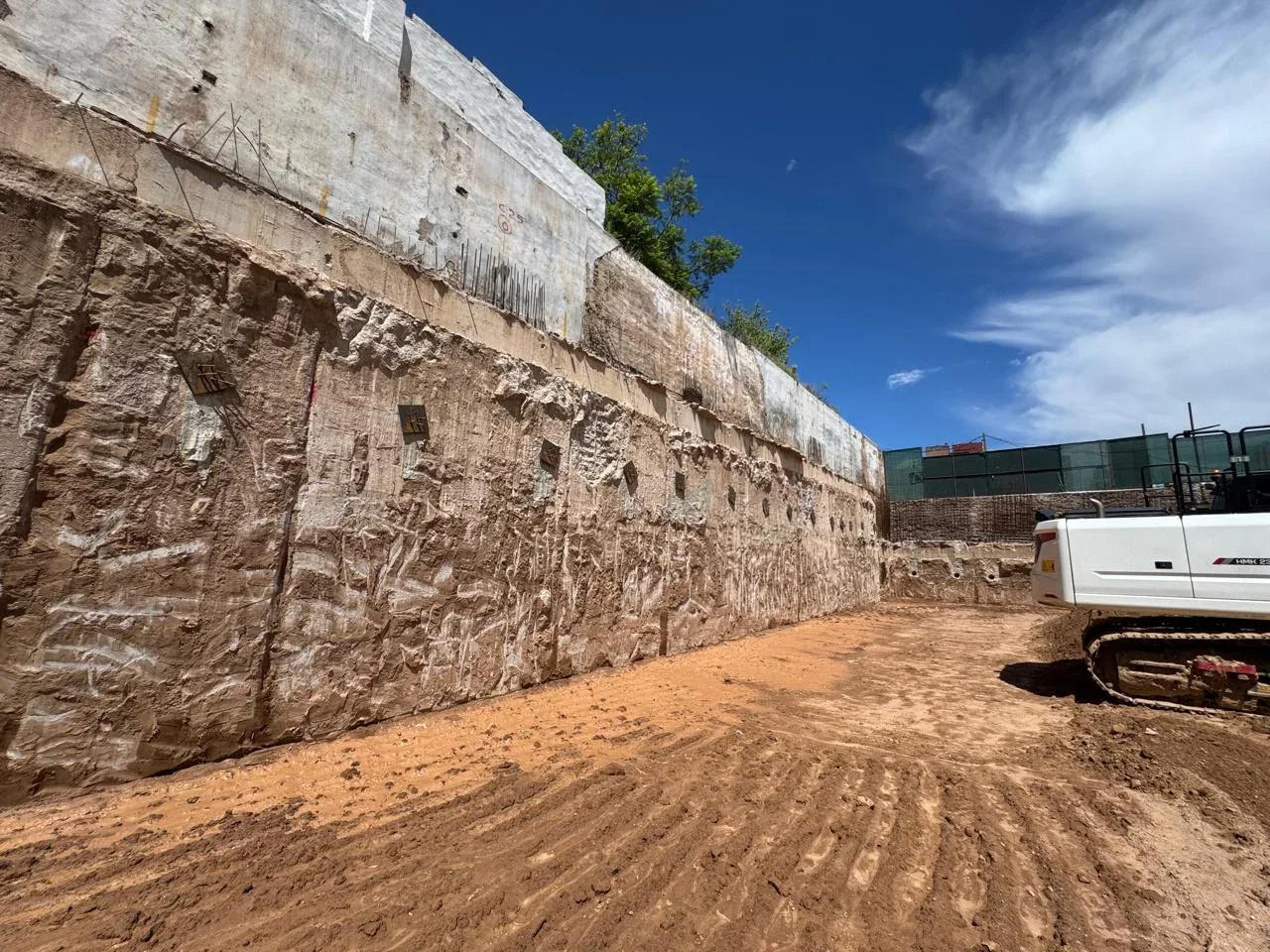 Edificio Catalina XI · Excavación junto a medianeras