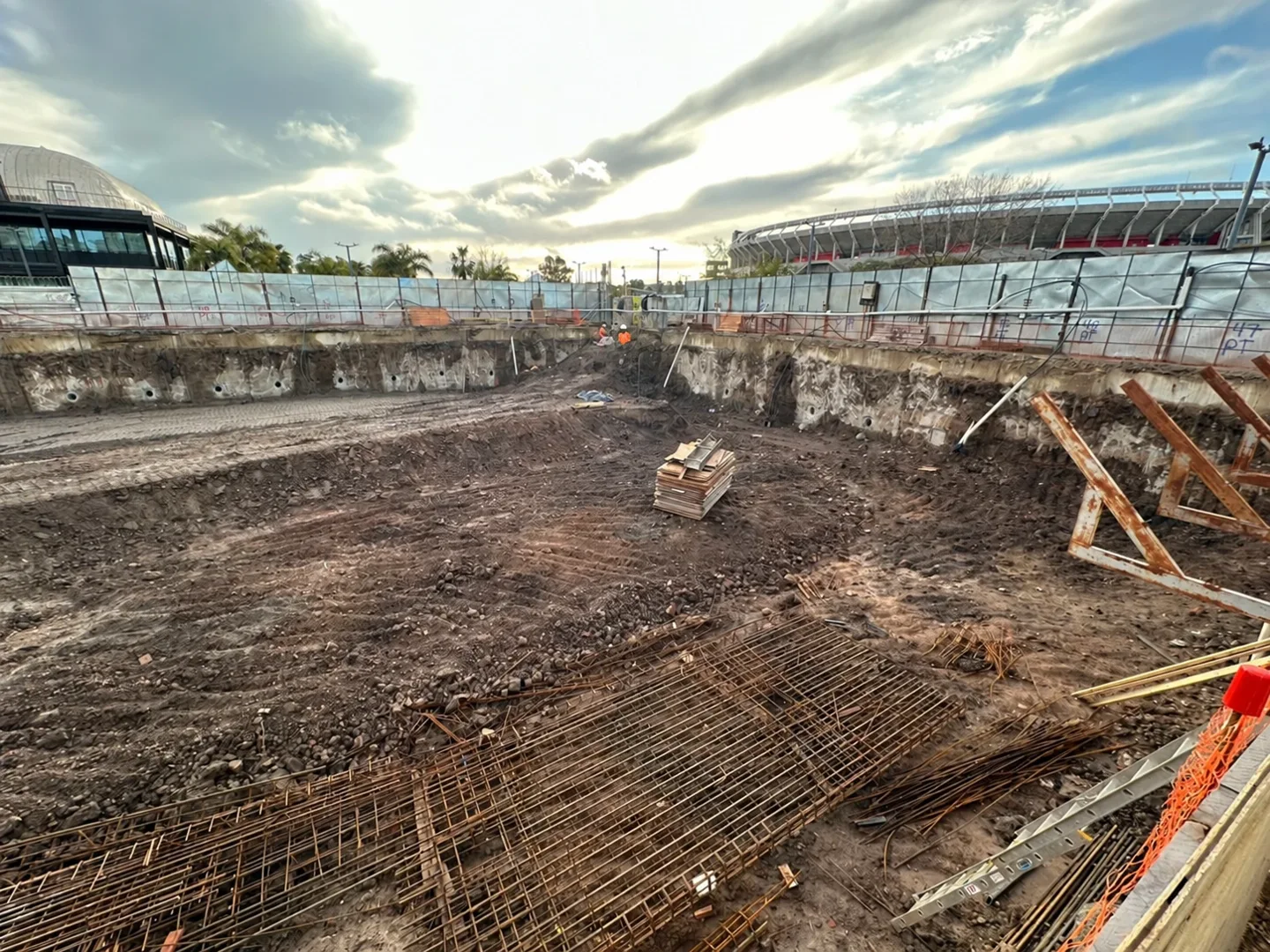 Edificio E6 · Excavación y armaduras