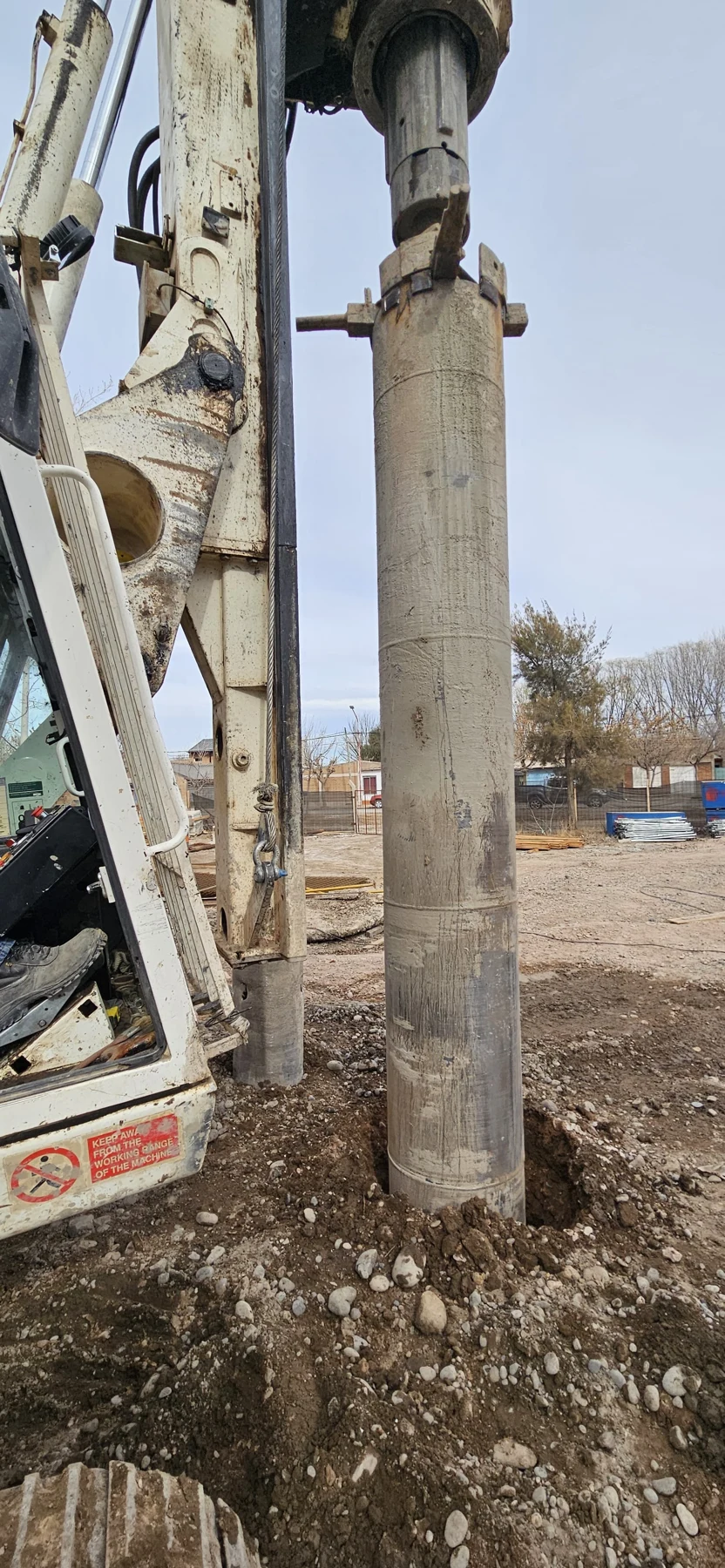 Complejos residenciales · San Patricio del Chañar · Detalle de la herramienta en el frente de trabajo.