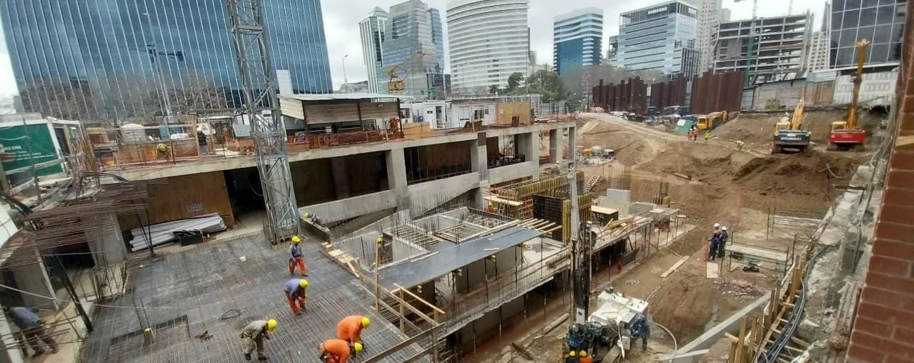 Distrito Buquebus · Ejecución de losa, encofrados y estructura de hormigón armado.