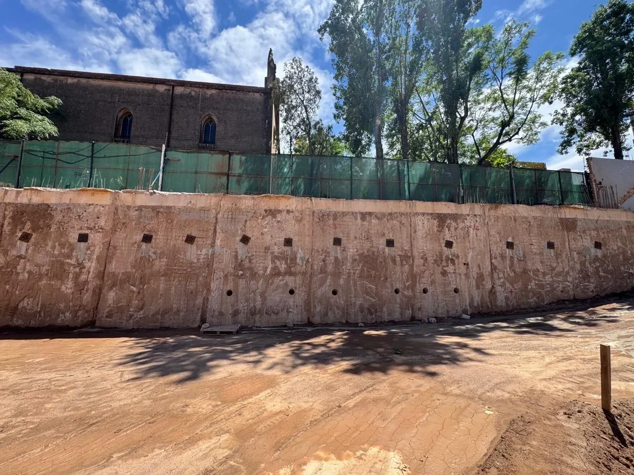 Edificio Catalina XI · Córdoba · Contención perimetral de la excavación.