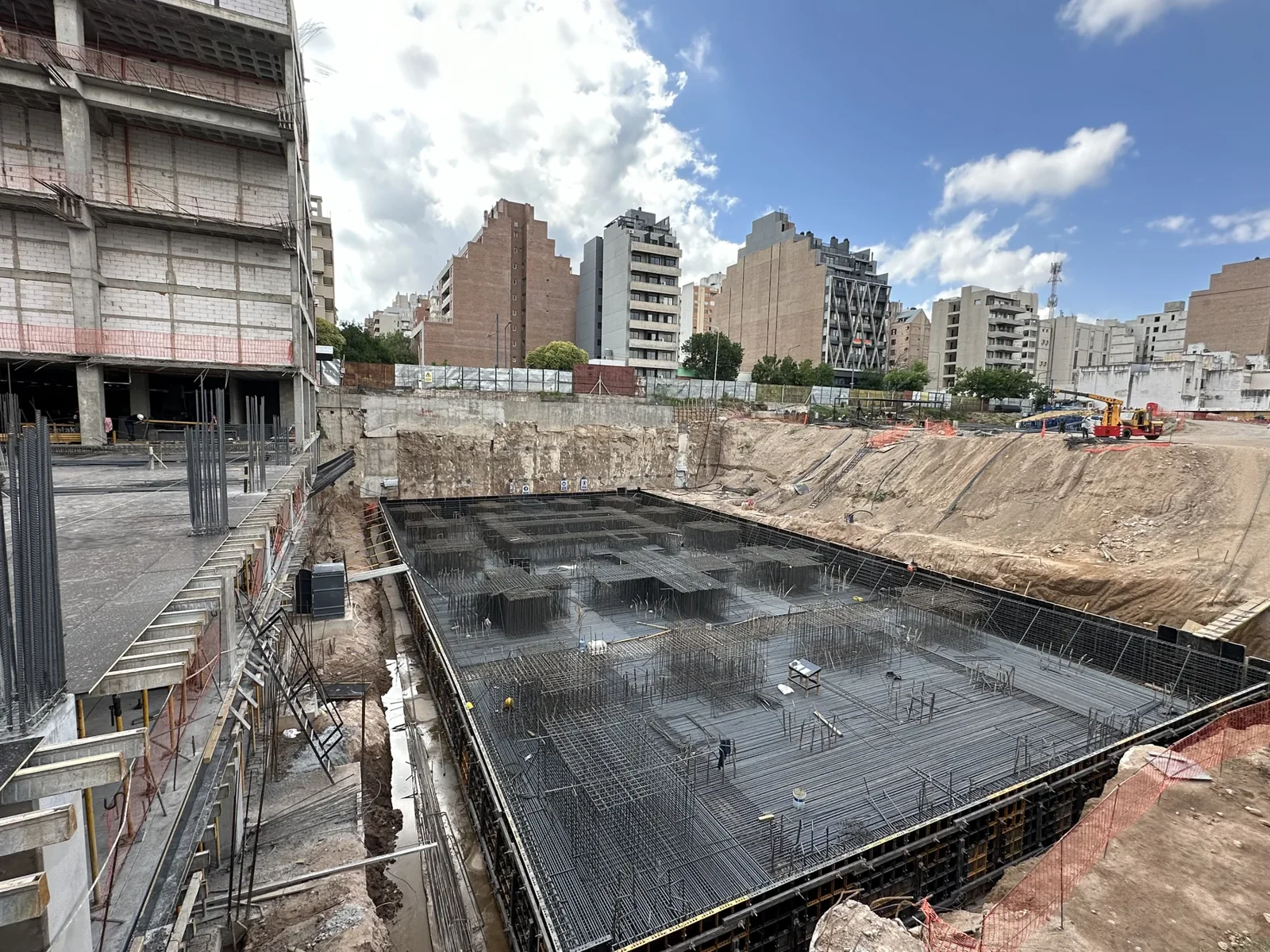 Pocito Social Life · Córdoba · Armaduras y preparación del nivel de fundación.
