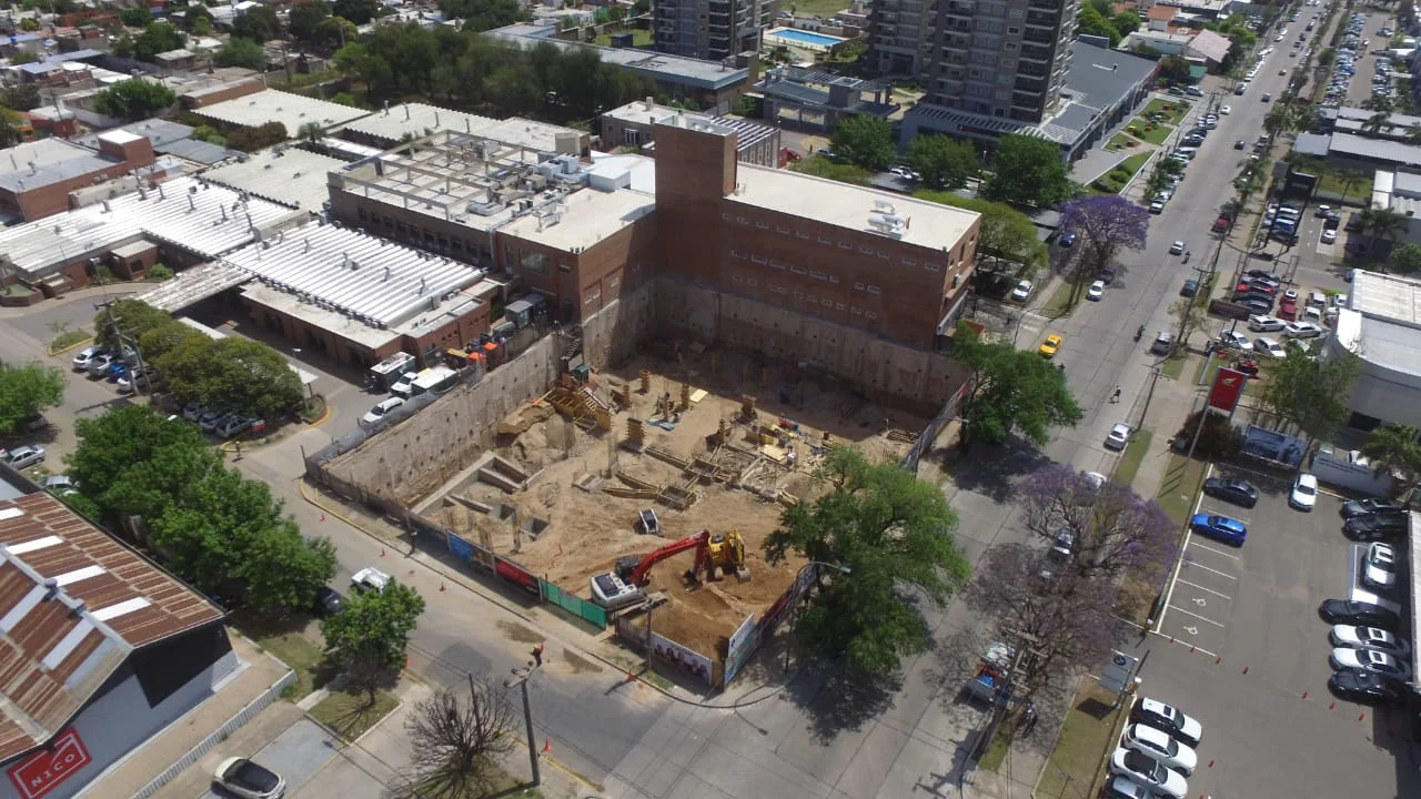 Instituto Modelo de Cardiología · Excavación masiva
