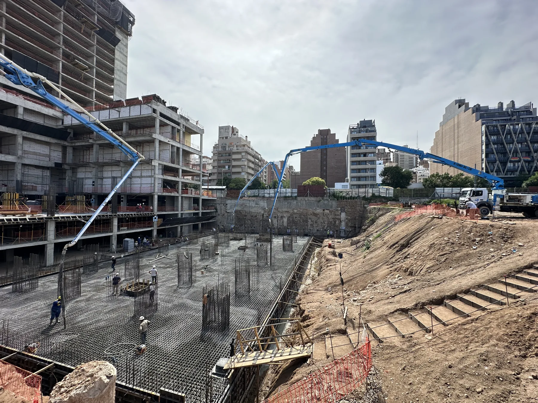 Vista general del proyecto durante una etapa de hormigonado.