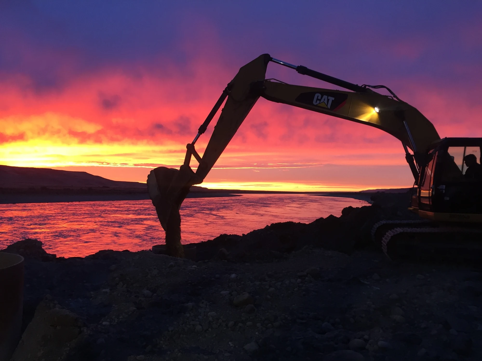 Pilotes para puentes de servicio · Represas patagónicas · Santa Cruz · China Gezhouba – Eling UTE